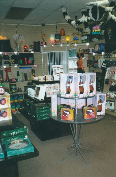 2000-07-Store-003