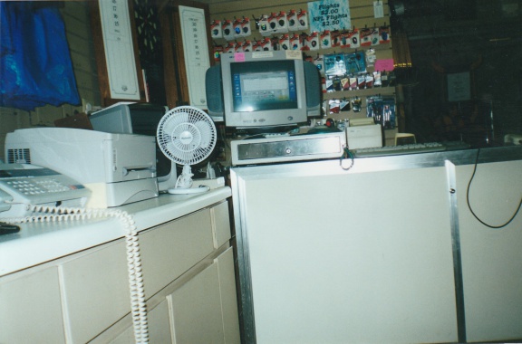 2000-07-Store-004